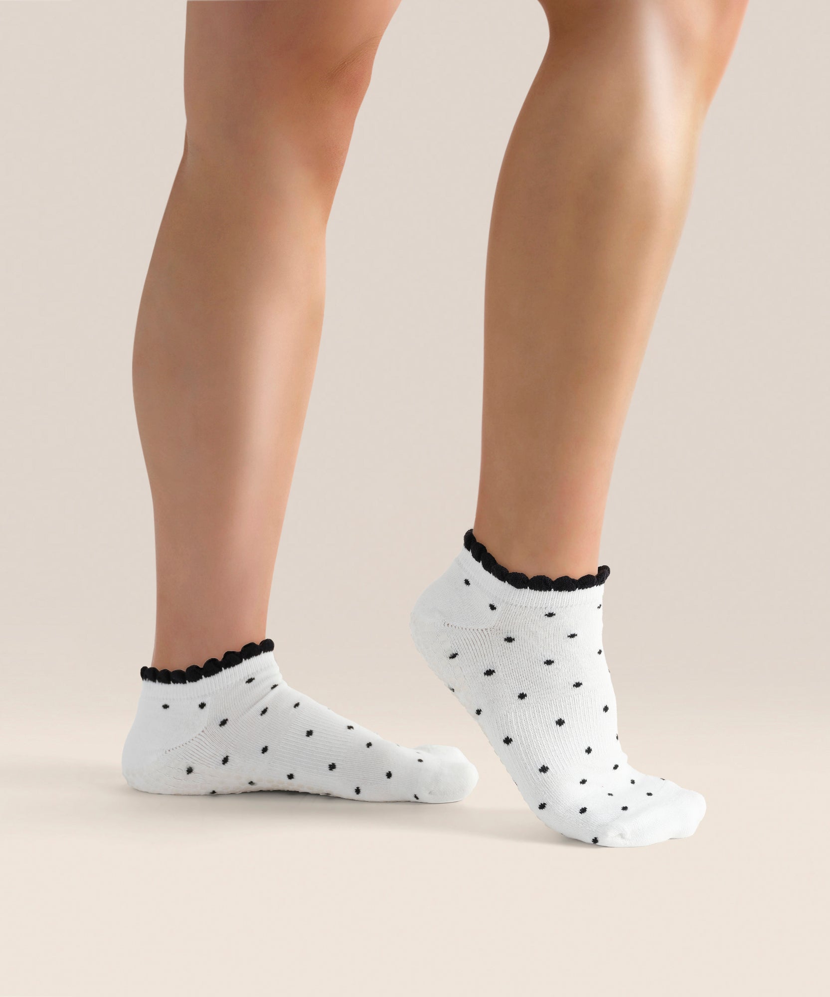 En Pointe Monochrome 'Low Rise' Gift Box - Small