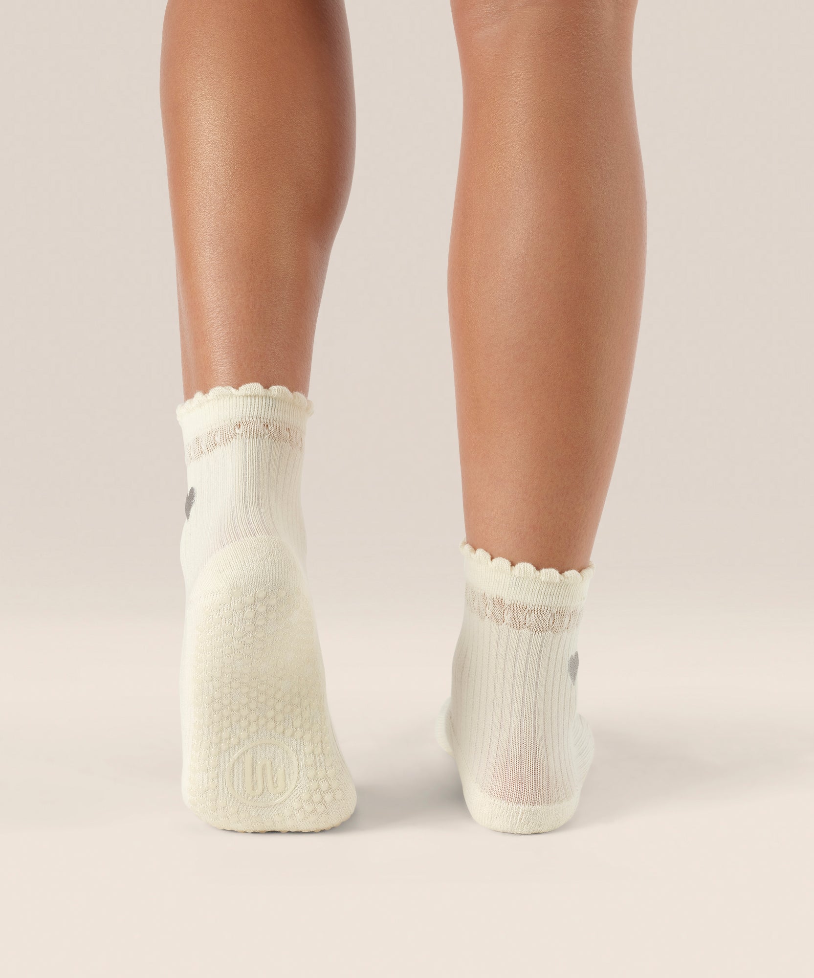 Crew Non Slip Grip Socks - Heart Ruffle Oat