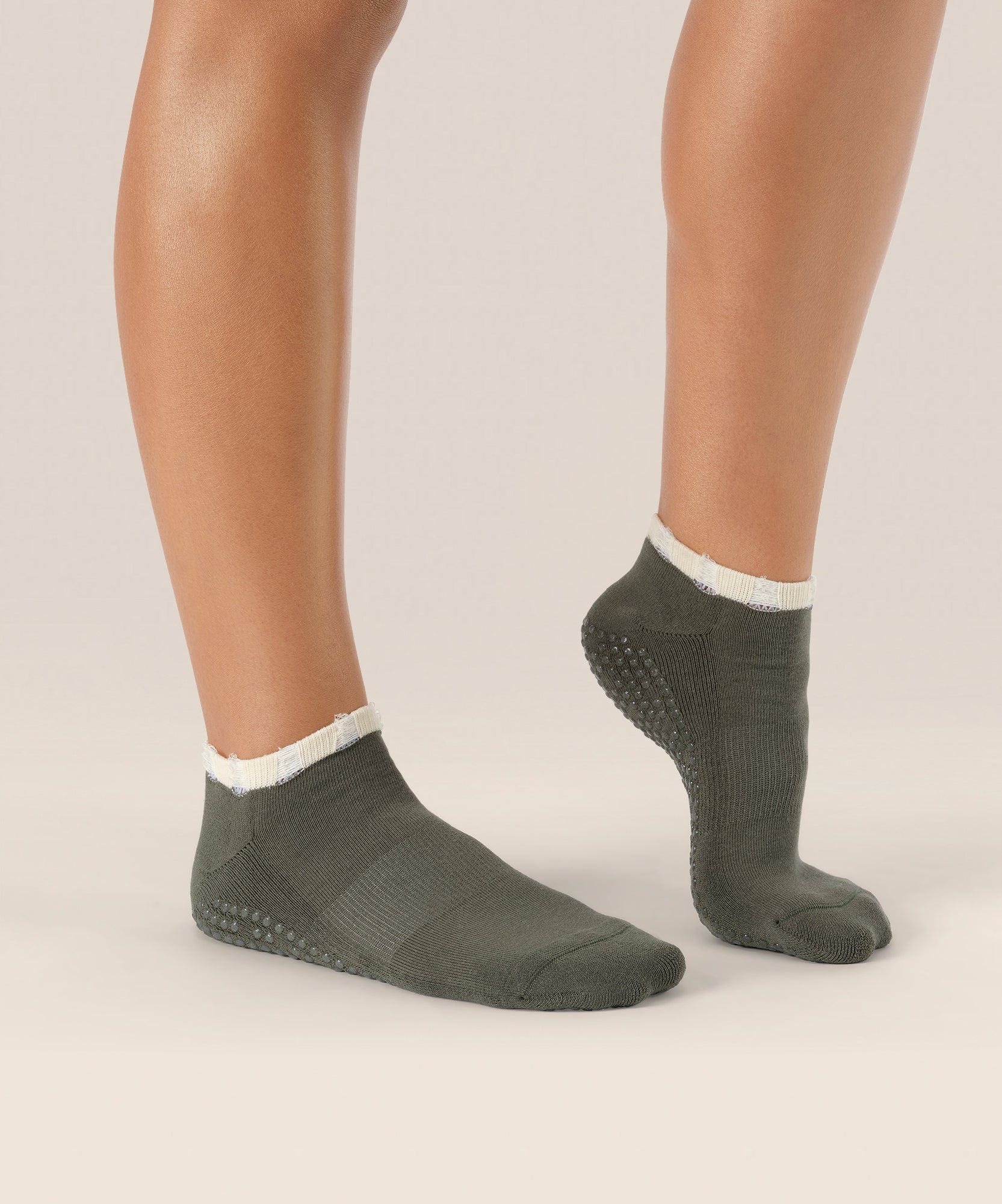 Classic Low Rise Grip Socks - Khaki