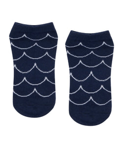 Classic Low Rise Grip Socks in Scallop Navy for women's fitness