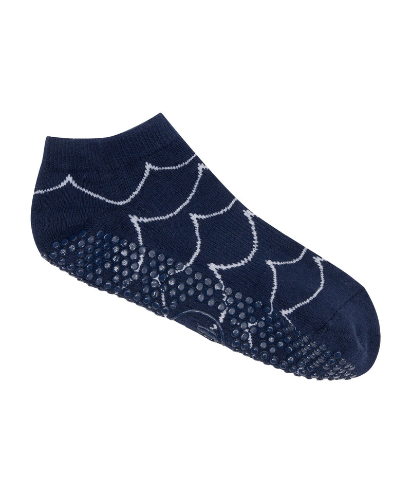 Non-slip grip socks in a classic low rise style in scallop navy