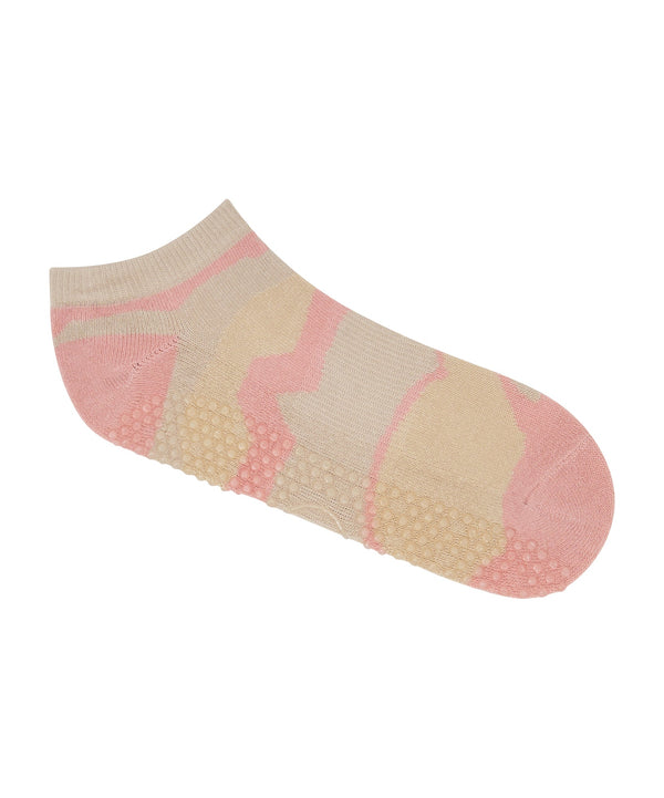 Stylish and comfortable low rise socks in pink camo pattern
