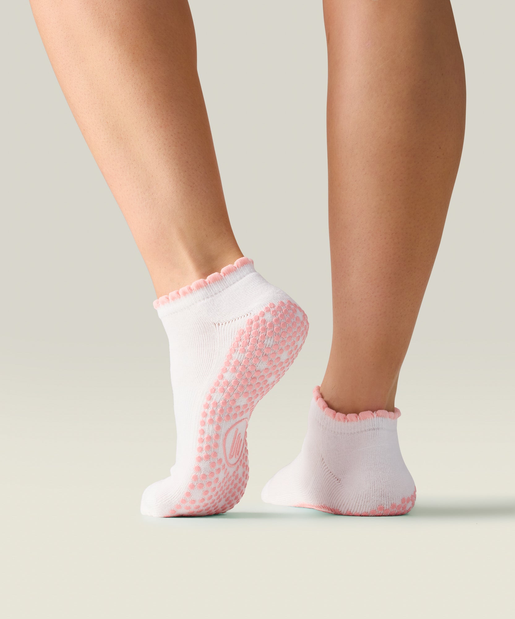 Classic Low Rise Grip Socks - Ivory Pink Frill