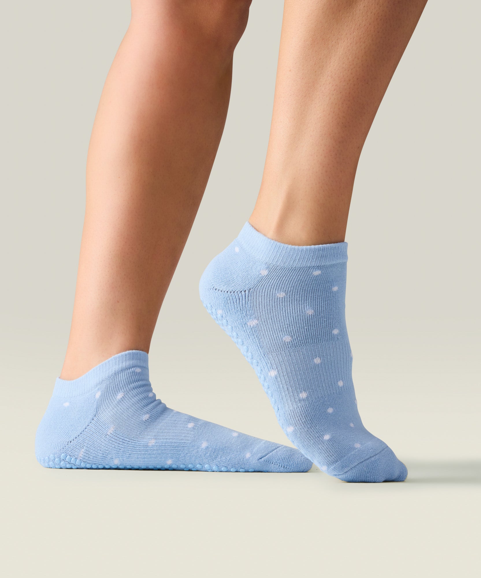 Classic Low Rise Grip Socks - Blue Polka Dots