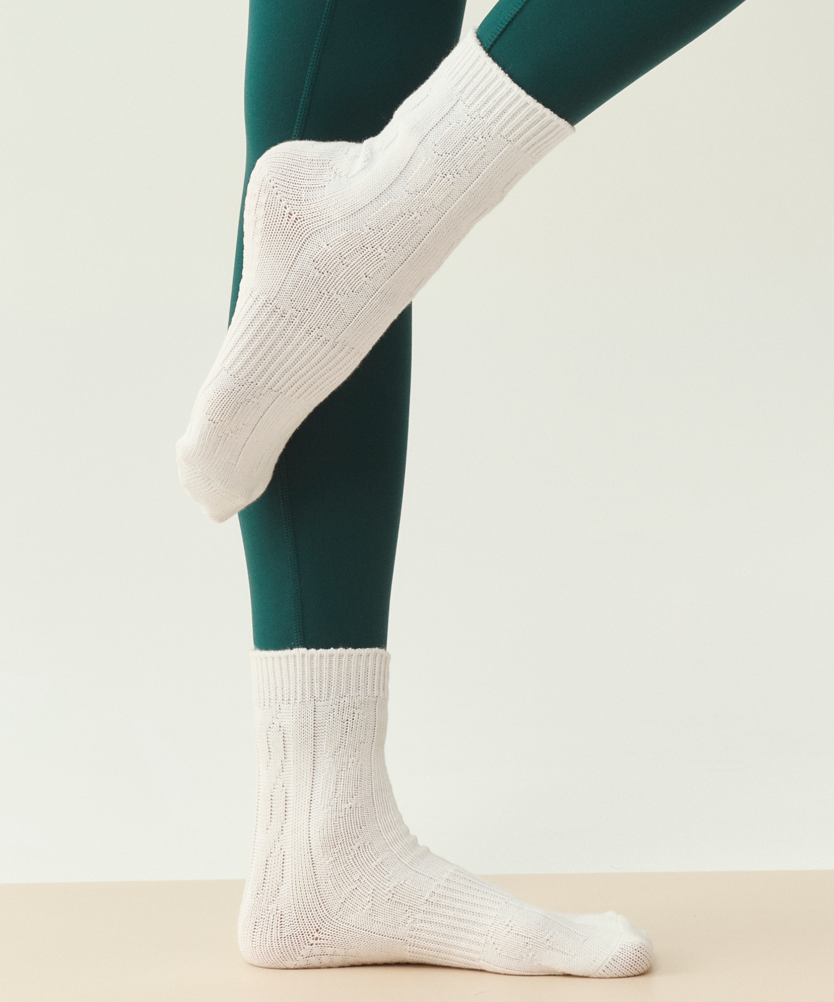Crew Non Slip Grip Socks - Cable-Knit Ivory